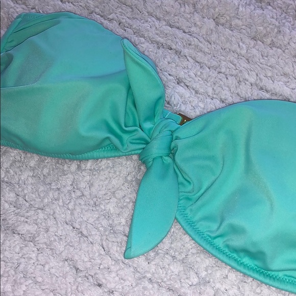 Victoria’s Secret bikini top - Picture 2 of 3